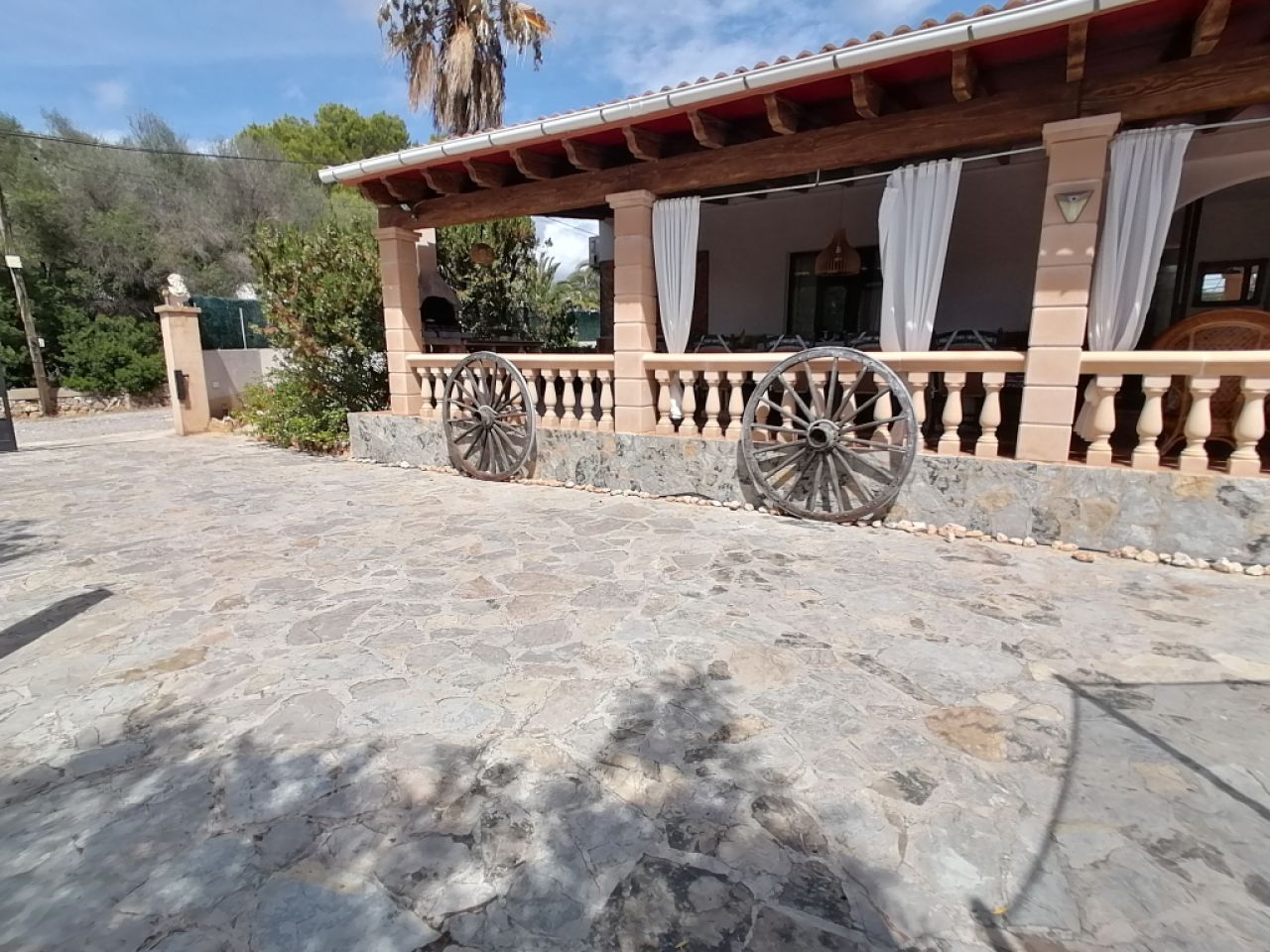 Winter: Ebenerdiges Chalet mit Gaszentralheizung, Pool und Garten in Cala Murada -- CH 11