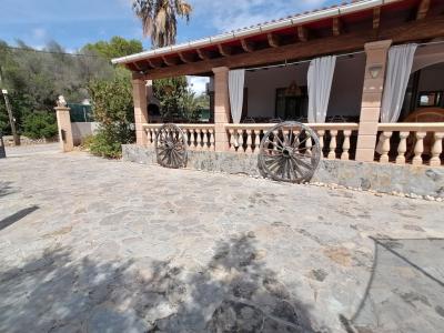 Winter: Ebenerdiges Chalet mit Gaszentralheizung, Pool und Garten in Cala Murada -- CH 11