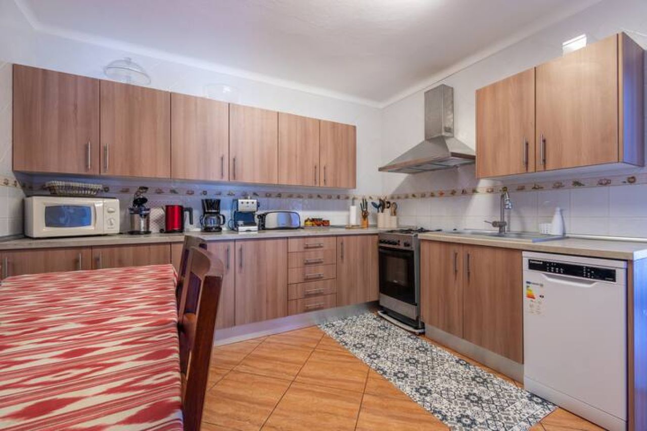 Winter: Ebenerdiges Chalet mit Gaszentralheizung, Pool und Garten in Cala Murada -- CH 11