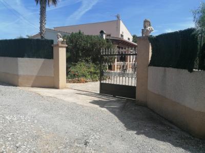 Winter: Ebenerdiges Chalet mit Gaszentralheizung, Pool und Garten in Cala Murada -- CH 11