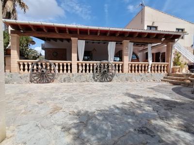 Winter: Ebenerdiges Chalet mit Gaszentralheizung, Pool und Garten in Cala Murada -- CH 11
