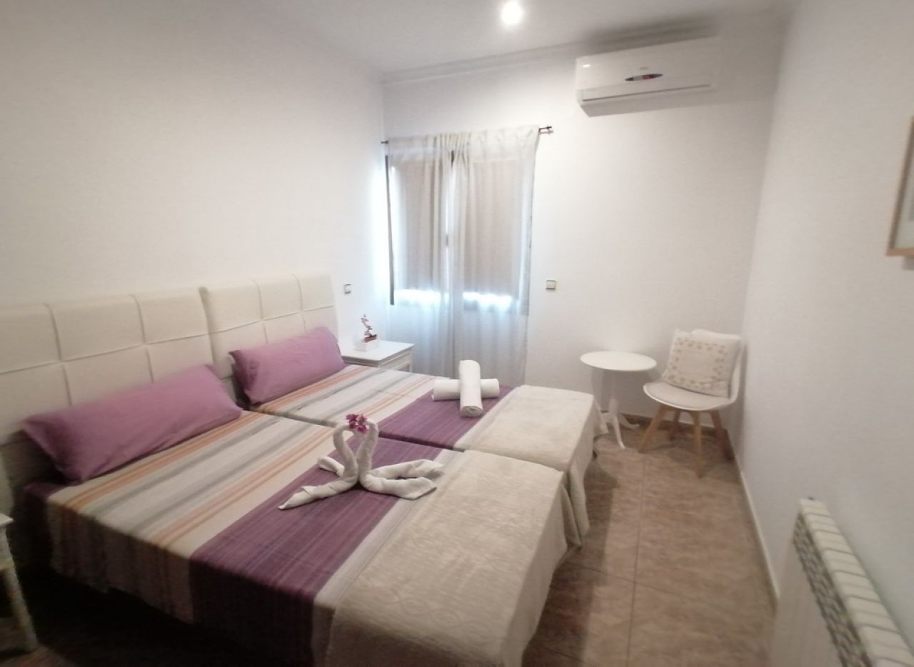 Winter: Ebenerdiges Chalet mit Ölzentralheizung und Garten in ruhiger Lage von Porto Colom  CH 27 WT