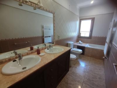 Winter: Ebenerdiges Chalet mit Ölzentralheizung und Garten in ruhiger Lage von Porto Colom  CH 27 WT