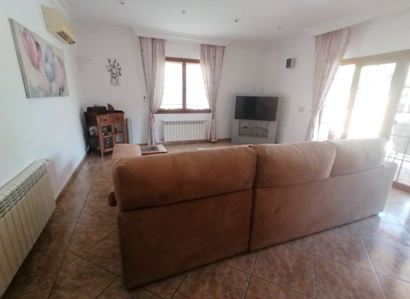 Winter: Ebenerdiges Chalet mit Ölzentralheizung und Garten in ruhiger Lage von Porto Colom  CH 27 WT