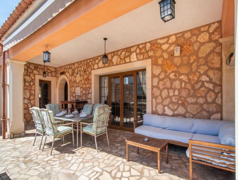 Winter: Ebenerdiges Chalet mit Ölzentralheizung und Garten in ruhiger Lage von Porto Colom  CH 27 WT