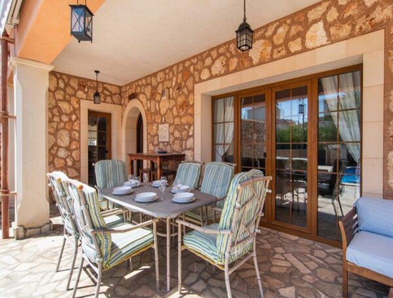 Winter: Ebenerdiges Chalet mit Ölzentralheizung und Garten in ruhiger Lage von Porto Colom  CH 27 WT