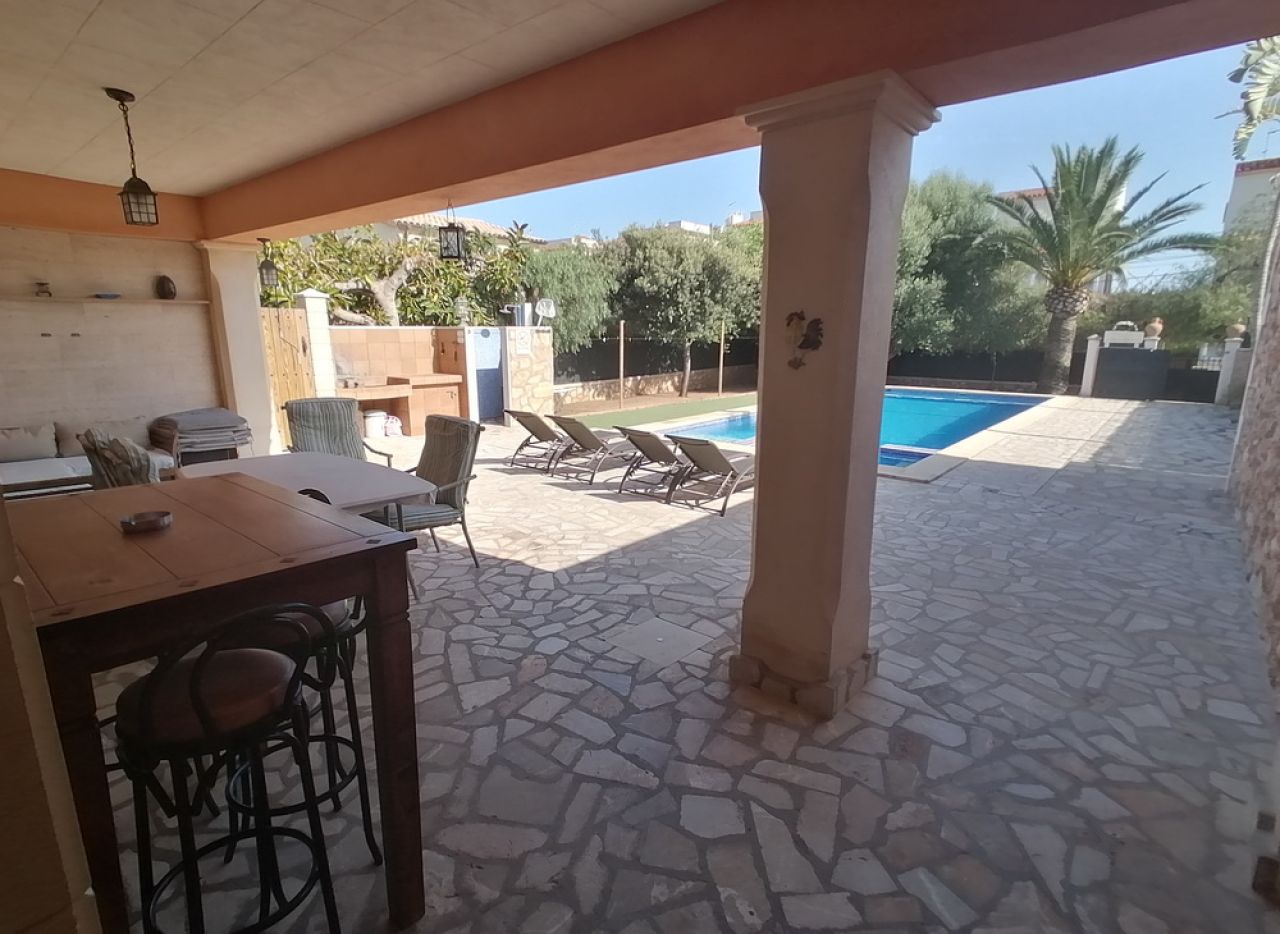 Winter: Ebenerdiges Chalet mit Ölzentralheizung und Garten in ruhiger Lage von Porto Colom  CH 27 WT