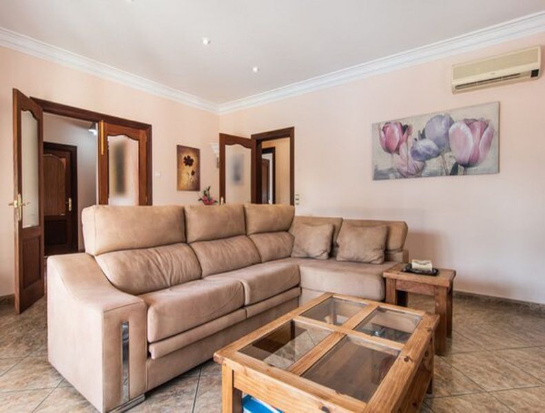 Winter: Ebenerdiges Chalet mit Ölzentralheizung und Garten in ruhiger Lage von Porto Colom  CH 27 WT