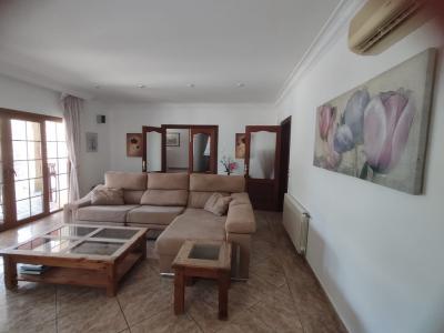 Winter: Ebenerdiges Chalet mit Ölzentralheizung und Garten in ruhiger Lage von Porto Colom  CH 27 WT