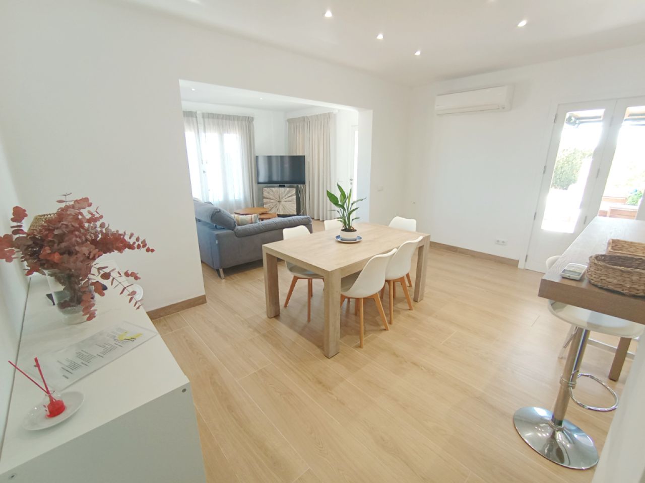 WINTER: Elegante und grosse Finca mit Traumausblick und Heizung bei Porreres --- F 36 WT