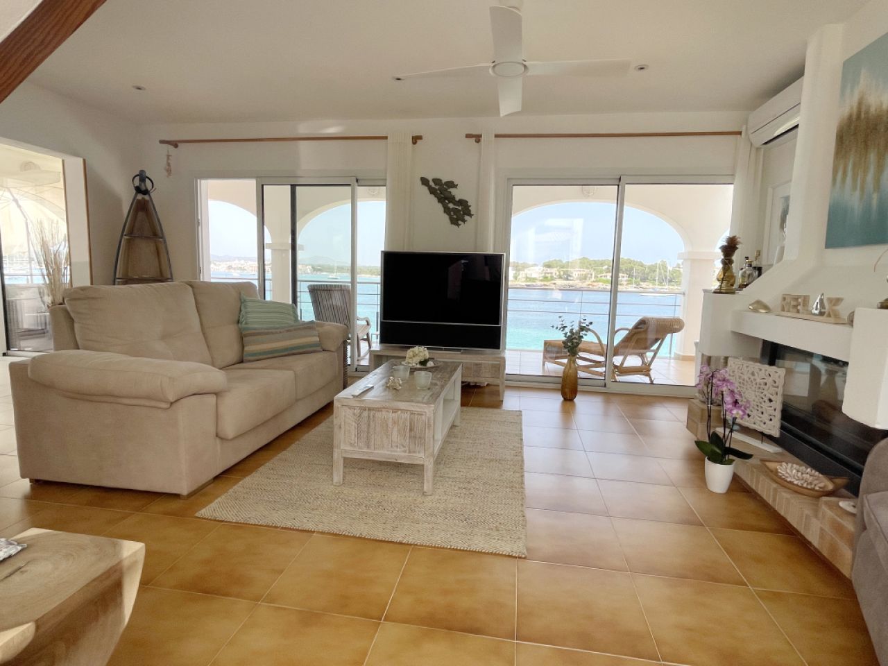 Winter: Elegantes Chalet mit Ölzentralheizung in 1. LInie der Küste von Portocolom --- CH 08 WT