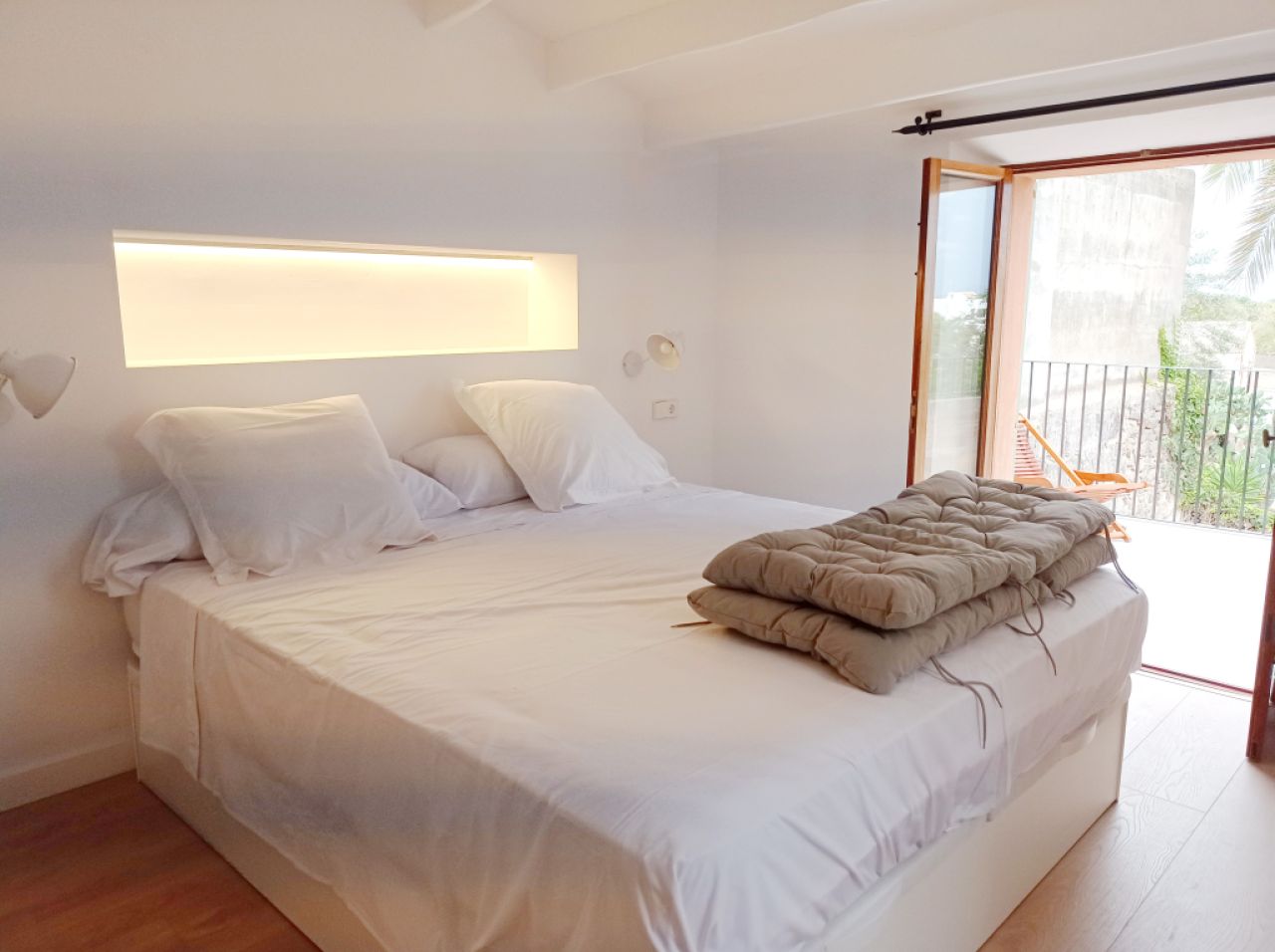 WINTER: Well-kept and renovated village house with courtyard in Cas Concos --- DH 66 WT