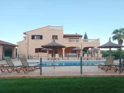 Winter: Grosse Finca mit Heizung, Pool und BBQ zwischen Ses Salines und Colonia St. Jordi -- F 37 WT