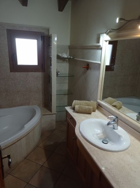 Winter: Grosse Finca mit Heizung, Pool und BBQ zwischen Ses Salines und Colonia St. Jordi -- F 37 WT