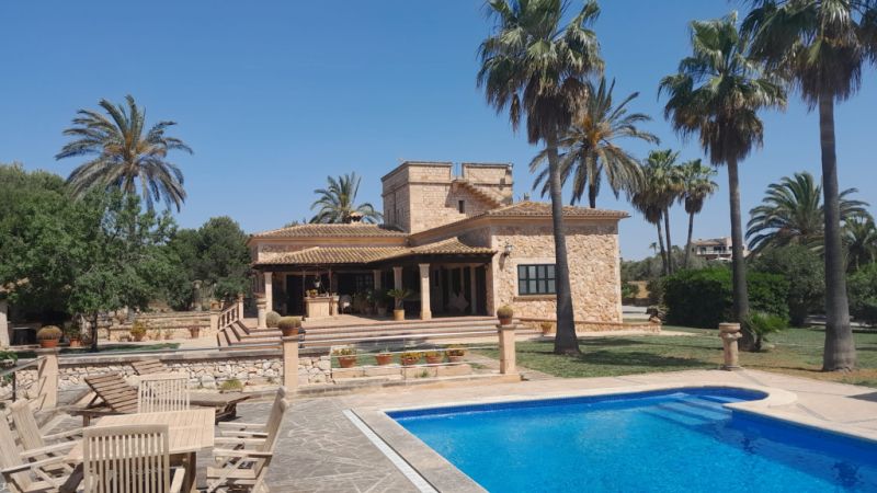 Winter: Grosse Finca mit traumhaftem Garten  bei Ses Salines -- F  63 WT