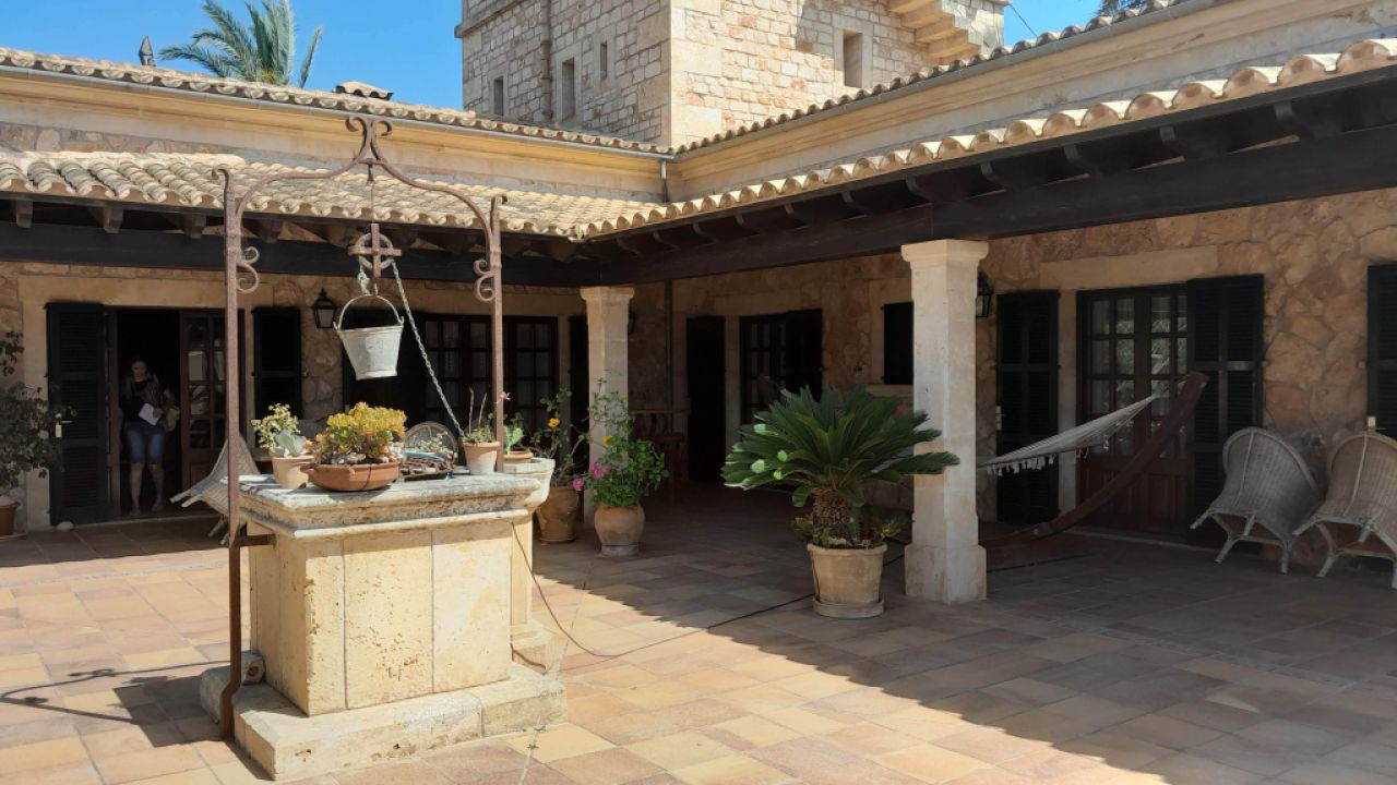 Winter: Grosse Finca mit traumhaftem Garten  bei Ses Salines -- F  63 WT