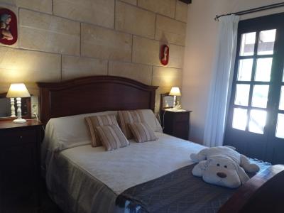 Winter: Grosse Finca mit traumhaftem Garten  bei Ses Salines -- F  63 WT