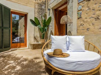 WINTER: Historische Finca -DH  mit Kamin in absolut ruhiger Lage in Orient- West --- F 04 WT