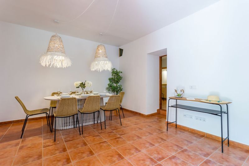 WINTER: Historische Finca -DH  mit Kamin in absolut ruhiger Lage in Orient- West --- F 04 WT