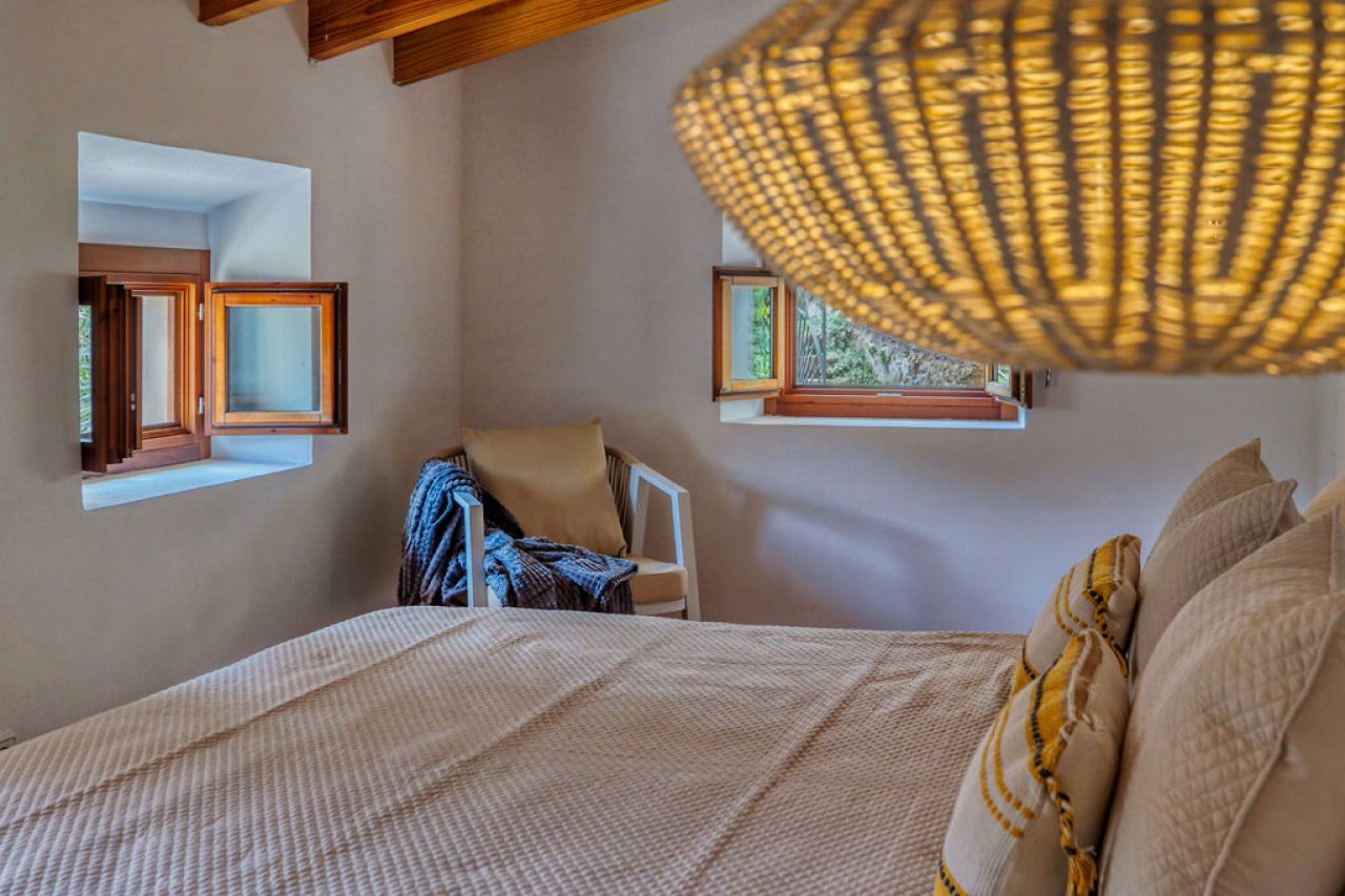 WINTER: Historische Finca -DH  mit Kamin in absolut ruhiger Lage in Orient- West --- F 04 WT