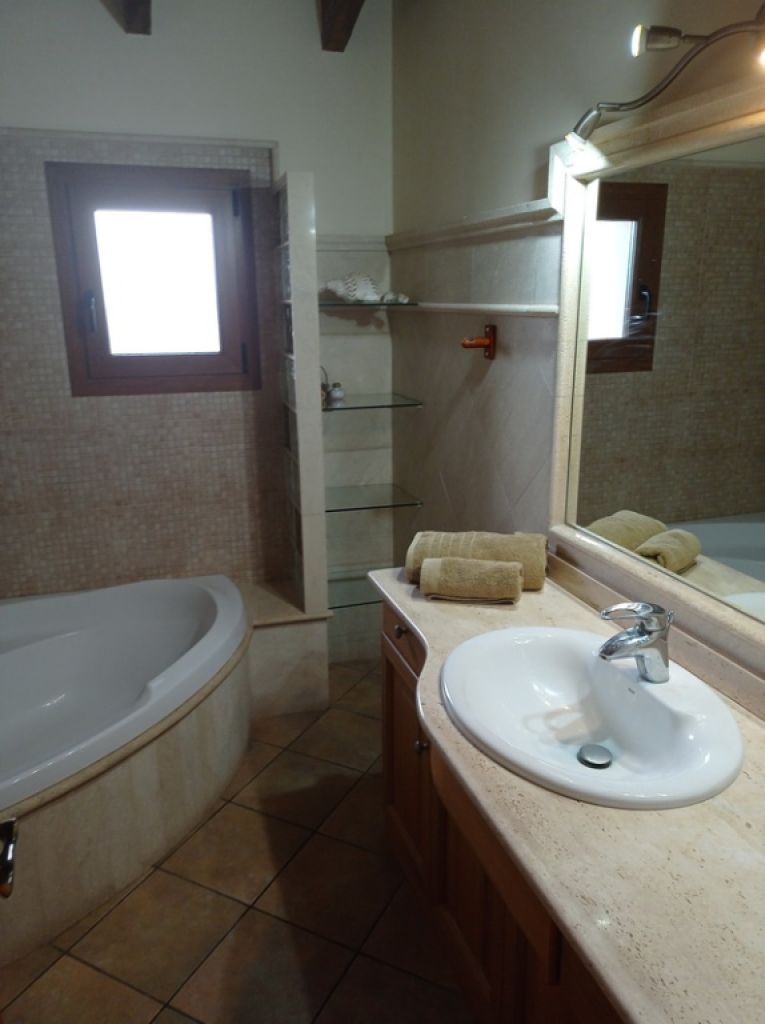 WINTER: Moderne und grosse Finca mit Pool bei Ses Salines -- F 37 WT