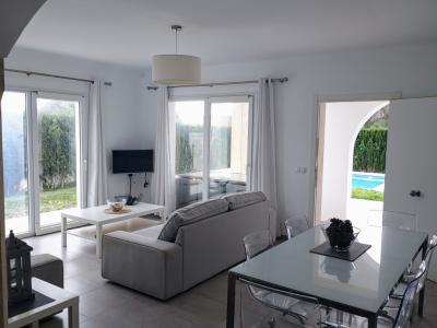 WINTER: Modernes 2 Etagenchalet mit AC, Pool in ruhiger Lage von Estanyol - CH 15 WT