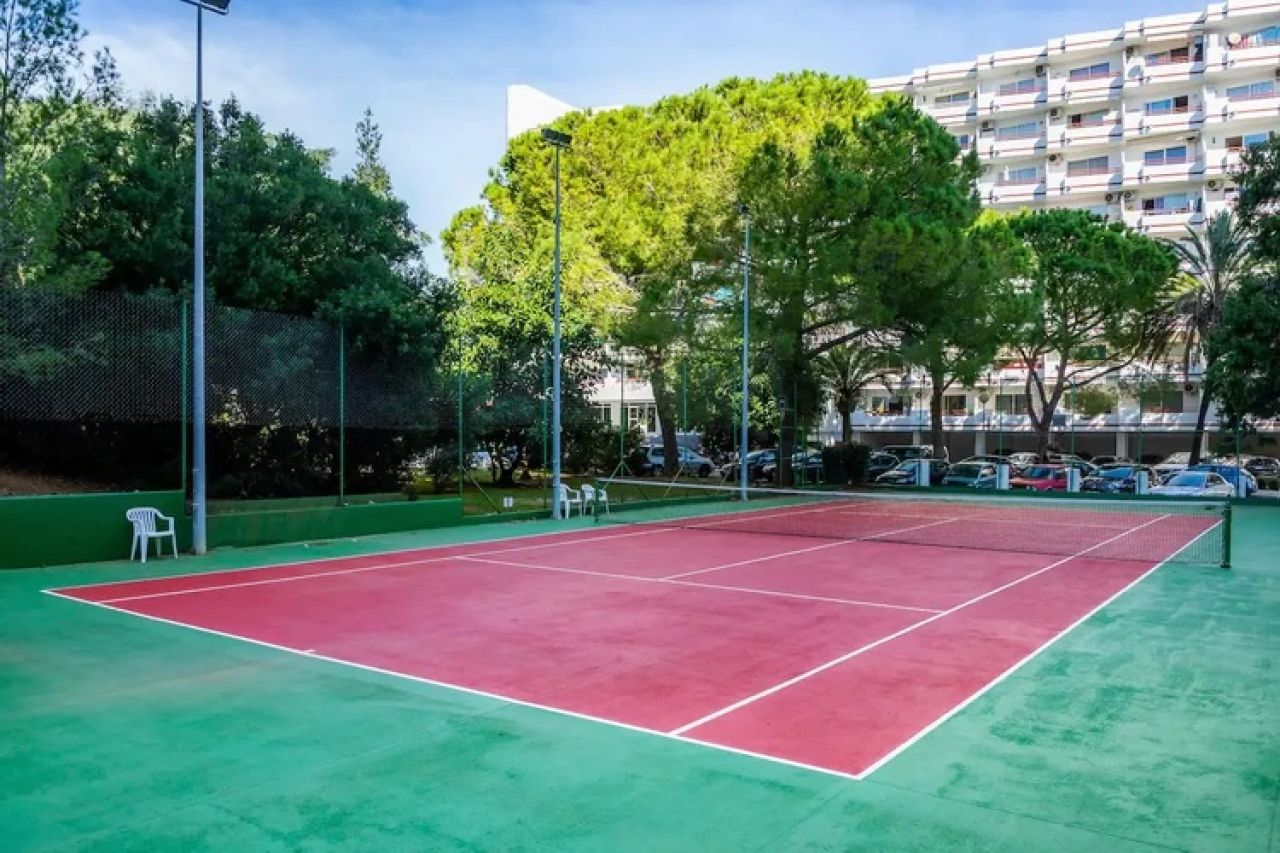 WINTER: Modernes Ap mit Gemeinschaftspool und Tennisplatz am Hafen von Alcudia --- AP 24 WT