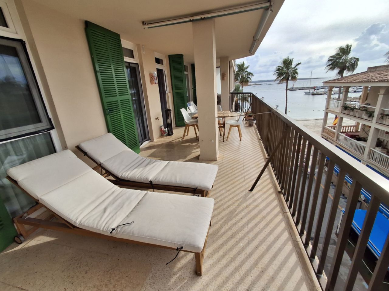 Winter: Modernes Apartment in 3 Etage mit Teilhafenmeerblick in Colonia St. Jordi -- AP 08 WT