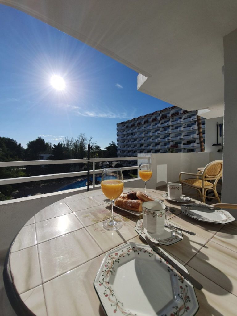 Winter: Modernes Apartment mit Gem Pool und Tennisplatz am Hafen von Alcudia -- AP 23 WT