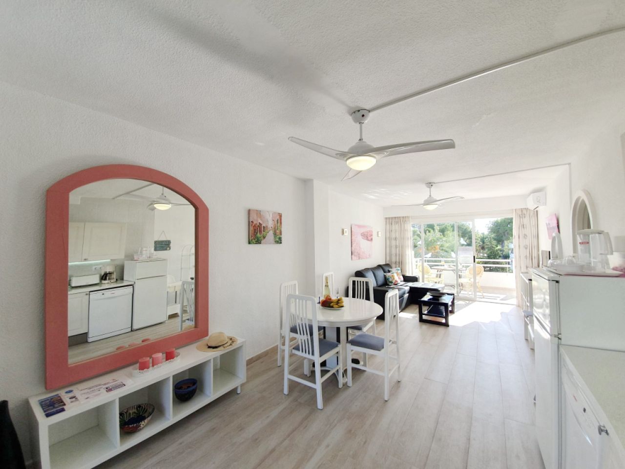 Winter: Modernes Apartment mit Gem Pool und Tennisplatz am Hafen von Alcudia -- AP 23 WT