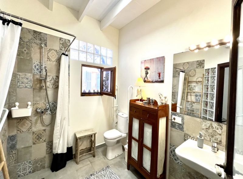 WINTER: Parterre Dorfhaus mit Innenhof nahe des Hafens von Colonia St Jordi -- DH 01 WT