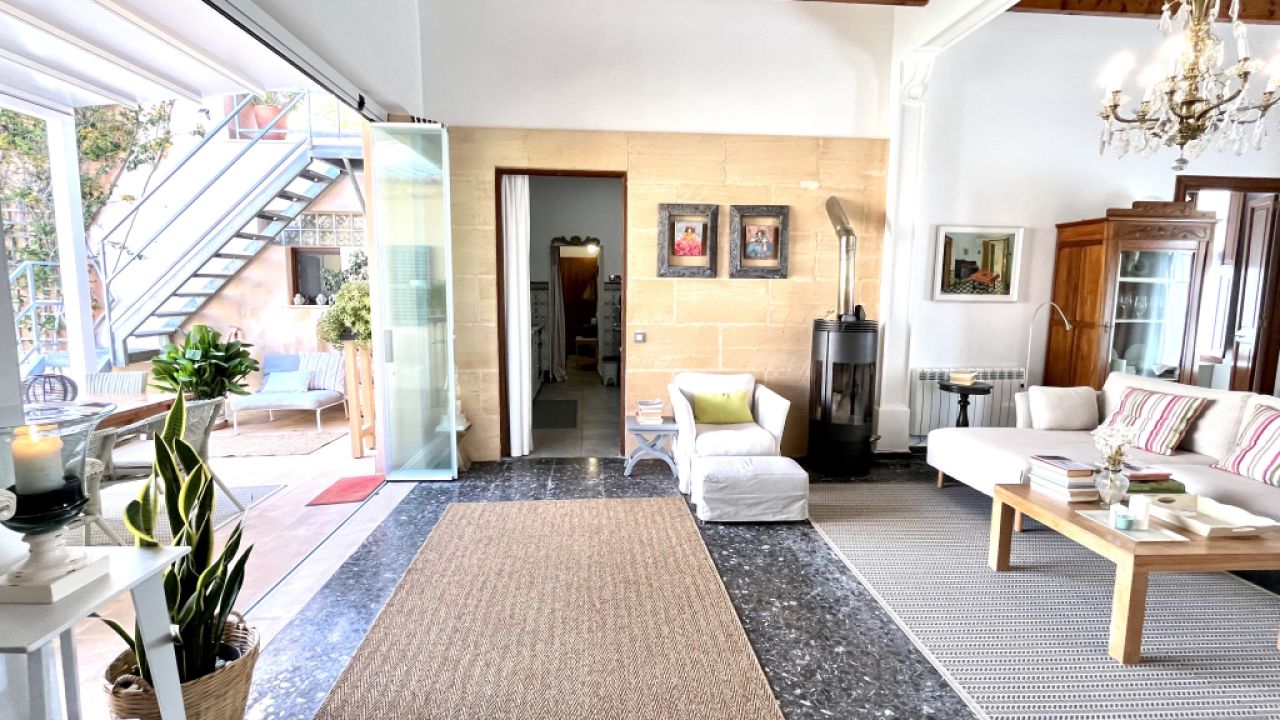 WINTER: Parterre Dorfhaus mit Innenhof nahe des Hafens von Colonia St Jordi -- DH 01 WT