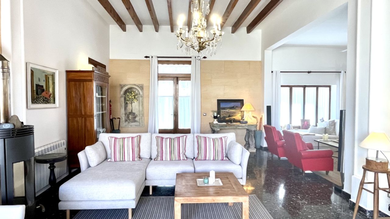 WINTER: Parterre Dorfhaus mit Innenhof nahe des Hafens von Colonia St Jordi -- DH 01 WT