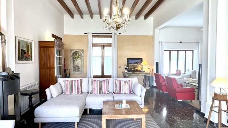 WINTER: Parterre Dorfhaus mit Innenhof nahe des Hafens von Colonia St Jordi -- DH 01 WT