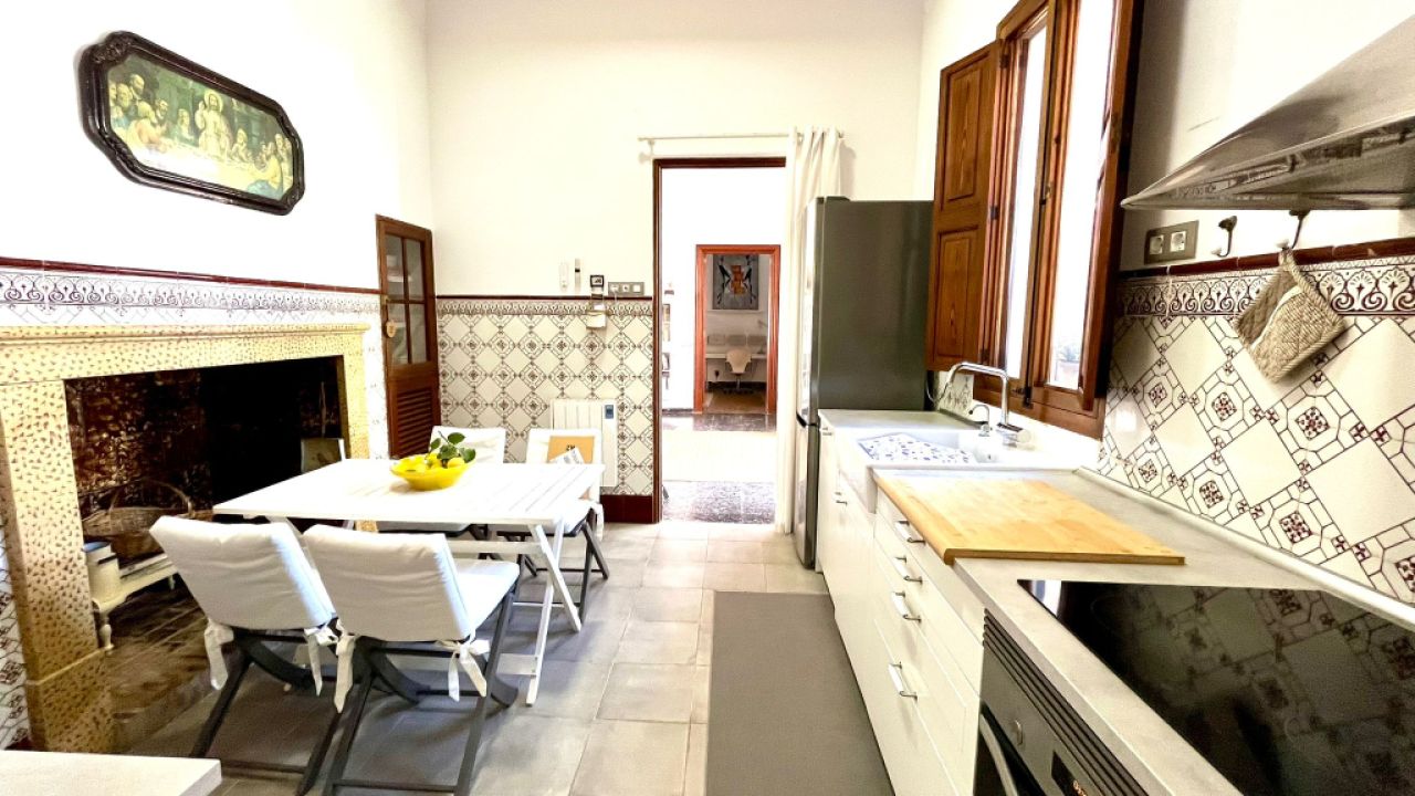 WINTER: Parterre Dorfhaus mit Innenhof nahe des Hafens von Colonia St Jordi -- DH 01 WT