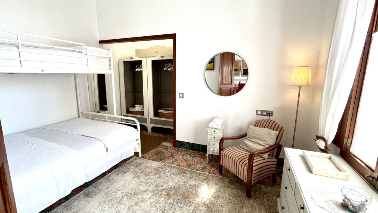 WINTER: Parterre Dorfhaus mit Innenhof nahe des Hafens von Colonia St Jordi -- DH 01 WT