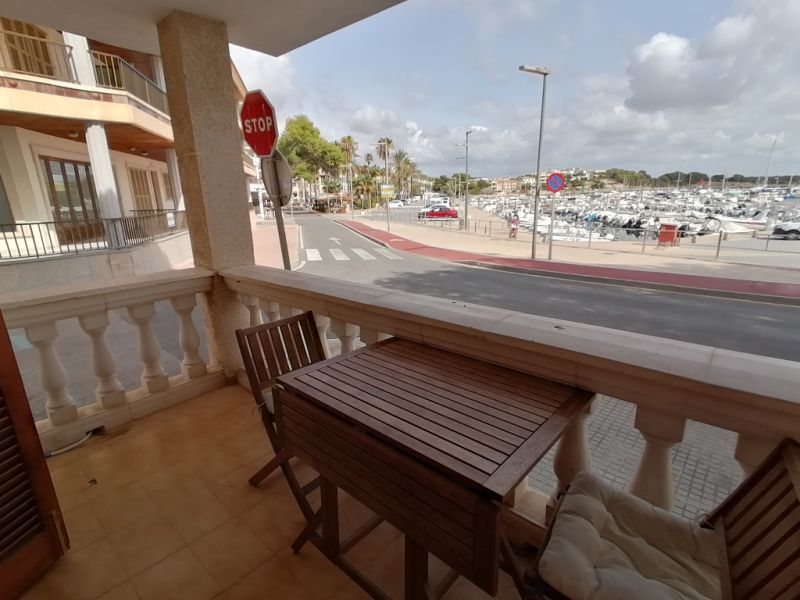 Winter: Parterreapartment in 1. Linie des Hafens von Colonia St JOrdi-- AP 25 WT