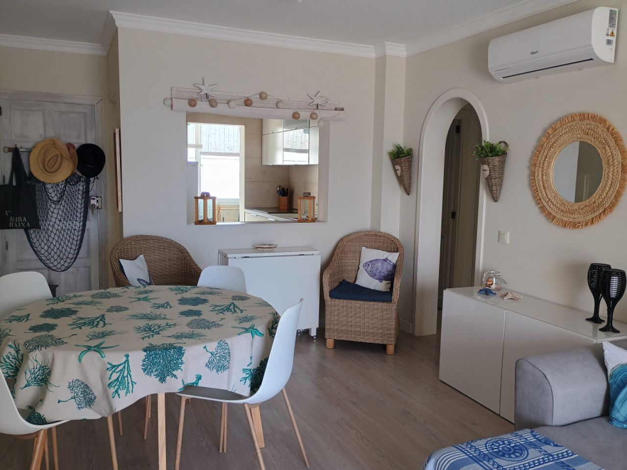 WINTER: Ground floor apartment with front terrace and sea view in Colonia St. Jordi -- AP 31 WT