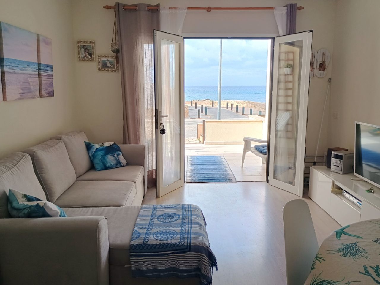 WINTER: Ground floor apartment with front terrace and sea view in Colonia St. Jordi -- AP 31 WT