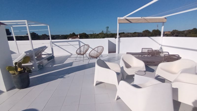 Invierno: Elegante apartamento con 3 terrazas y calefacción en Cala Santanyi -- AP 30 WT