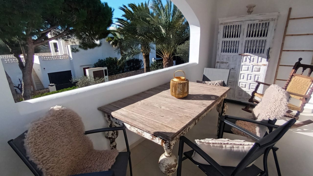 Invierno: Elegante apartamento con 3 terrazas y calefacción en Cala Santanyi -- AP 30 WT