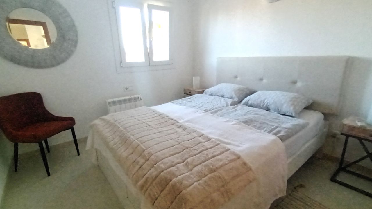 Invierno: Elegante apartamento con 3 terrazas y calefacción en Cala Santanyi -- AP 30 WT