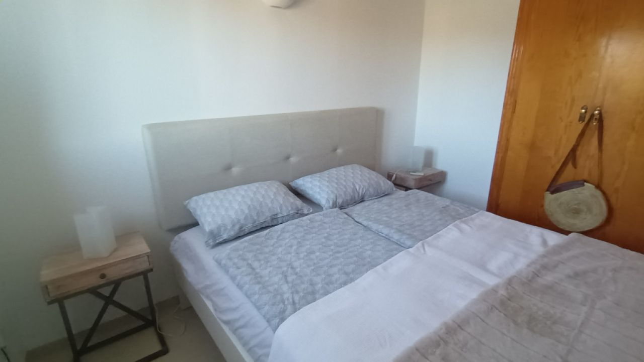 Invierno: Elegante apartamento con 3 terrazas y calefacción en Cala Santanyi -- AP 30 WT