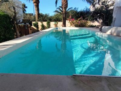 Invierno: Elegante apartamento con 3 terrazas y calefacción en Cala Santanyi -- AP 30 WT