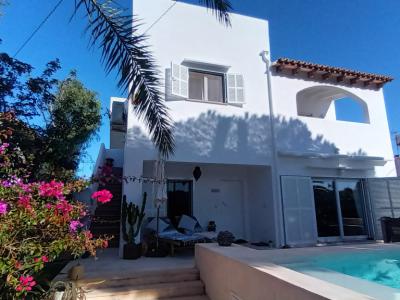 Invierno: Elegante apartamento con 3 terrazas y calefacción en Cala Santanyi -- AP 30 WT