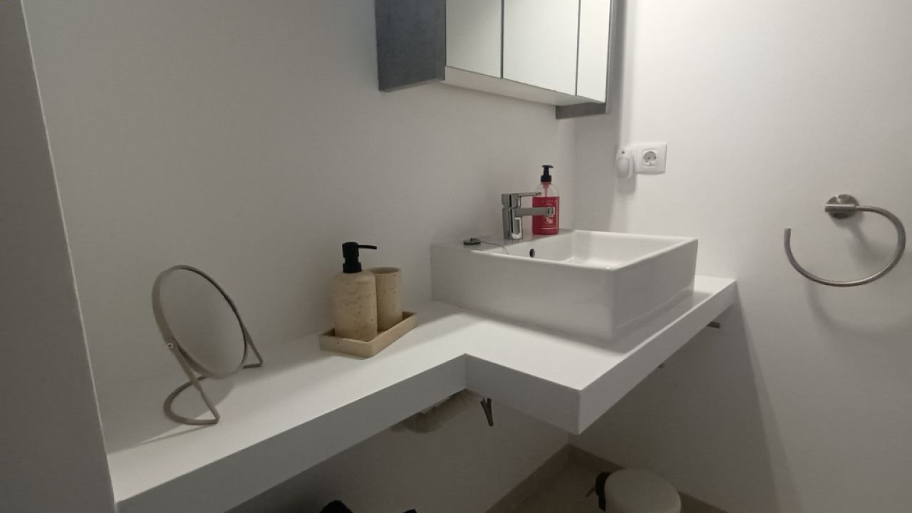 Invierno: Elegante apartamento con 3 terrazas y calefacción en Cala Santanyi -- AP 30 WT