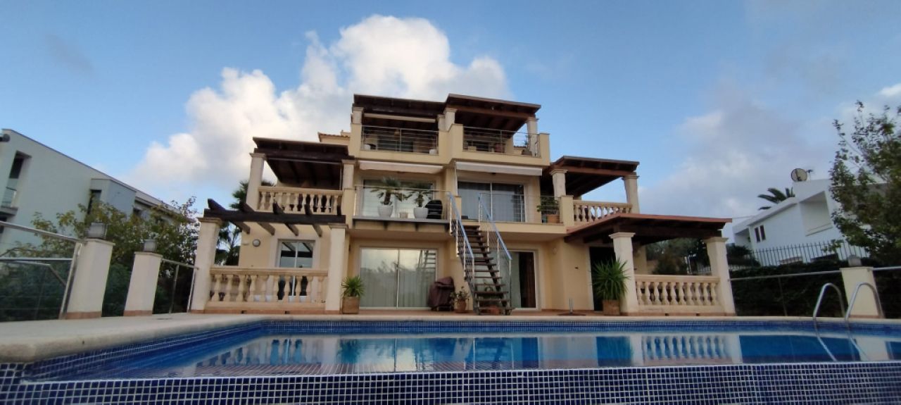 INVIERNO: Elegante apartamento con piscina y vistas al mar en Sa Punta- Porto Colom - AP 21 WT