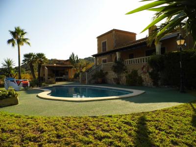 WInter: Preciosa finca con calefacción y vistas al mar en S Horta --- F 12 WT