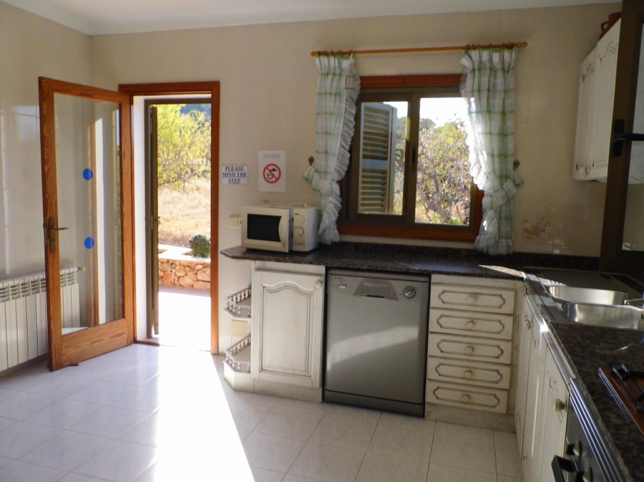 WInter: Preciosa finca con calefacción y vistas al mar en S Horta --- F 12 WT