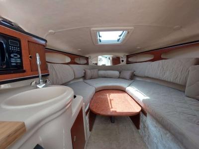 WINTER PRICE: Motorboat Sea Ray 260 Sundancer with berth until March